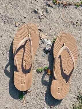Sleepers Natural Rubbered Tapered Square Toe Flip Flop - Sand/Taupe Size 10